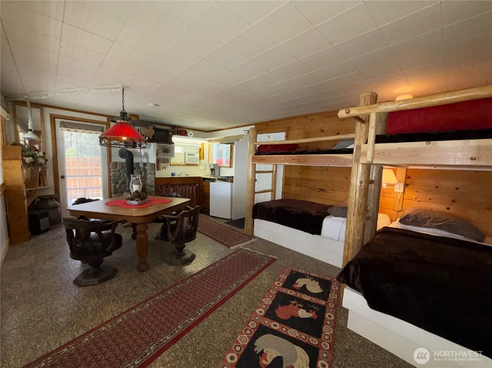 10 Wayland Cove Road Republic, WA 99166