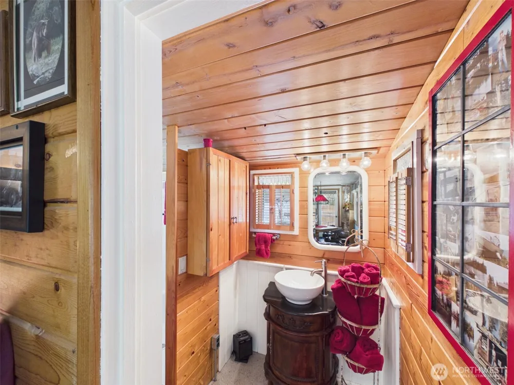 10 Wayland Cove Road Republic, WA 99166