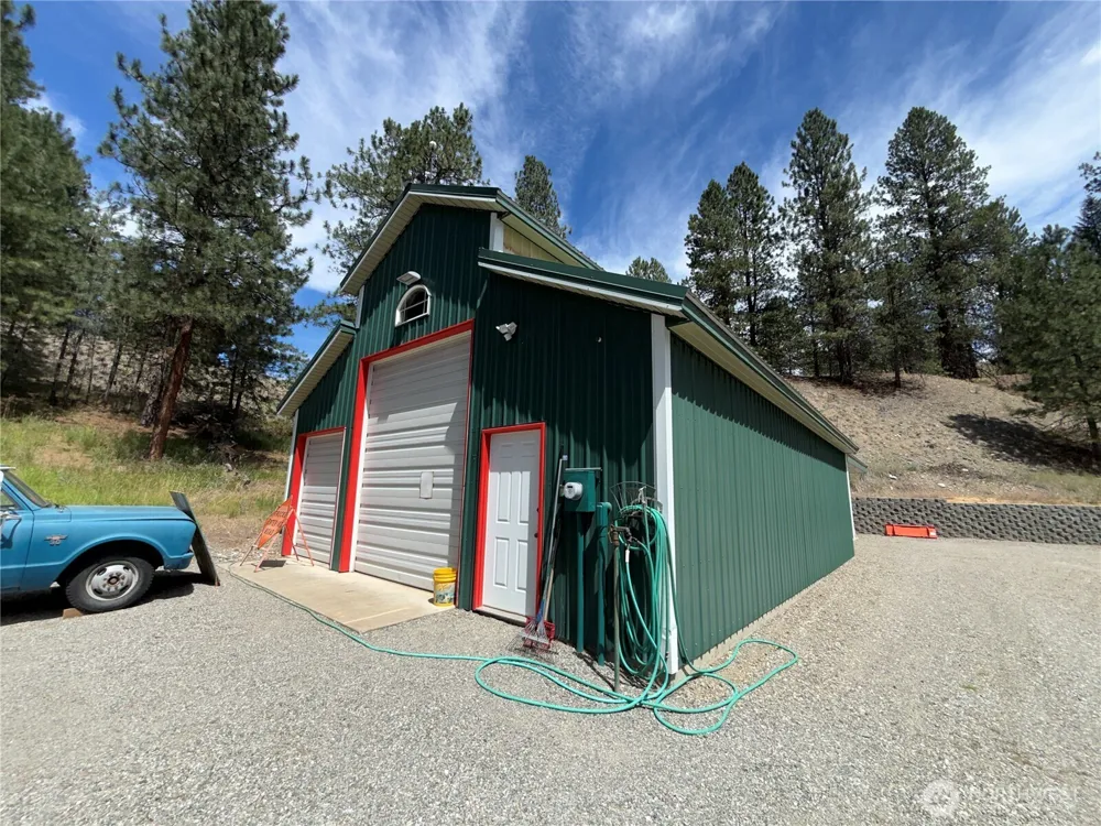 10 Wayland Cove Road Republic, WA 99166