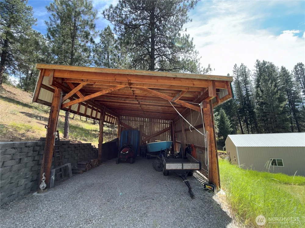 10 Wayland Cove Road Republic, WA 99166