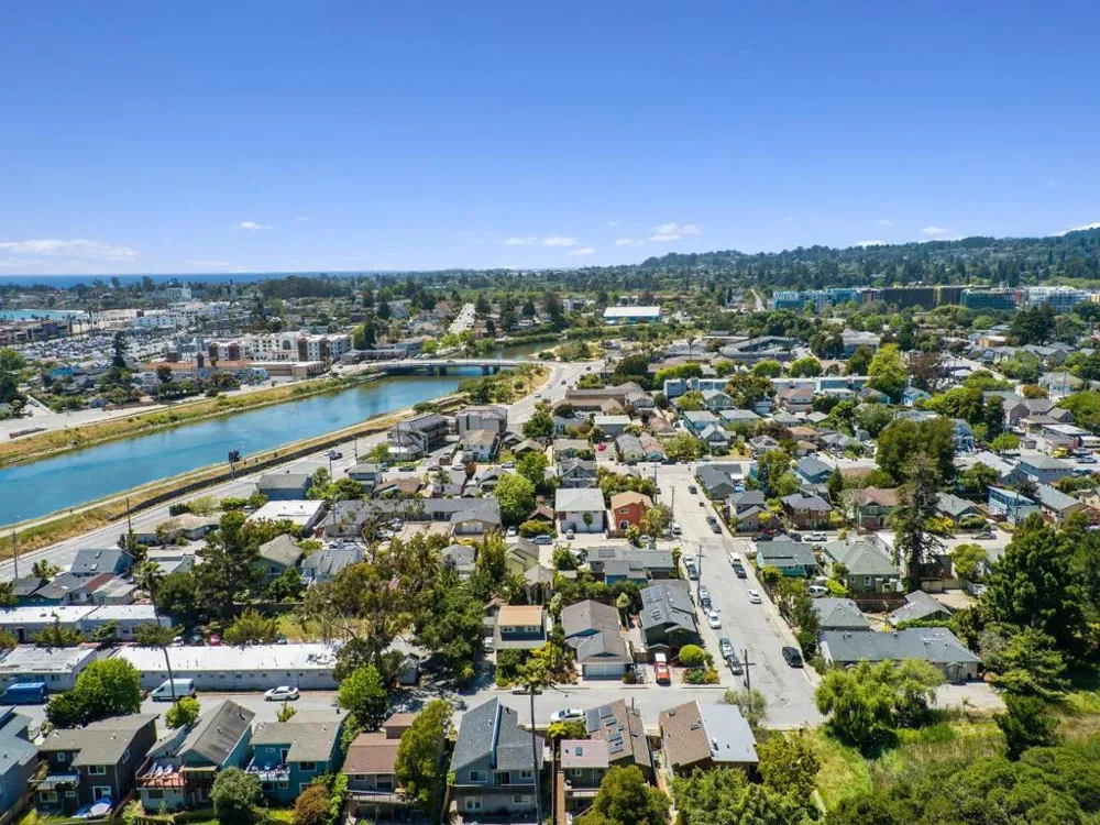 136 Canfield Avenue #A Santa Cruz, CA 95060