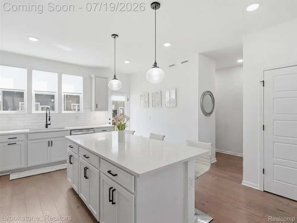 43160 Atwood Avenue Novi City, MI 48375