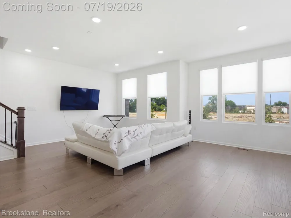 43160 Atwood Avenue Novi City, MI 48375