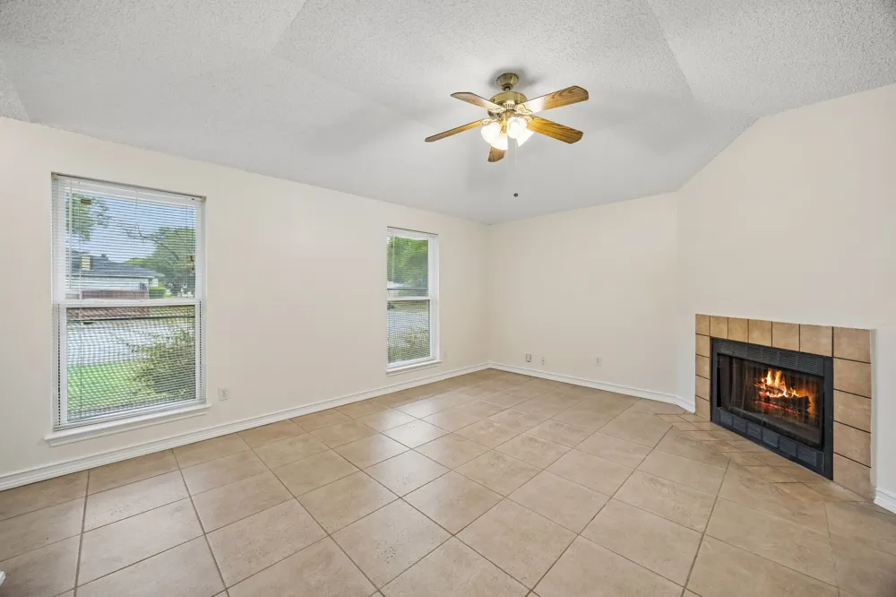 118 E Denton Drive Euless, TX 76039