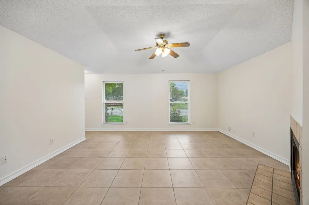 118 E Denton Drive Euless, TX 76039