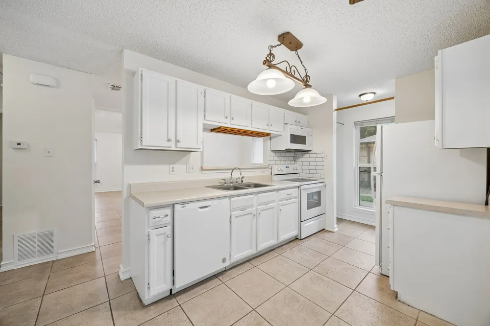 118 E Denton Drive Euless, TX 76039