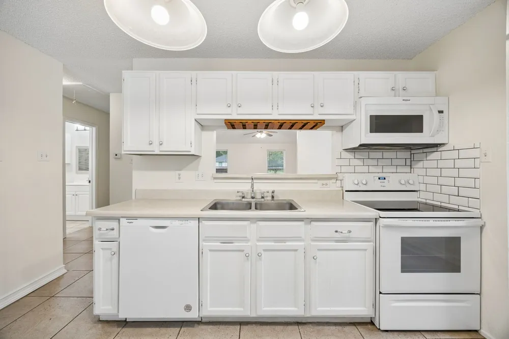 118 E Denton Drive Euless, TX 76039