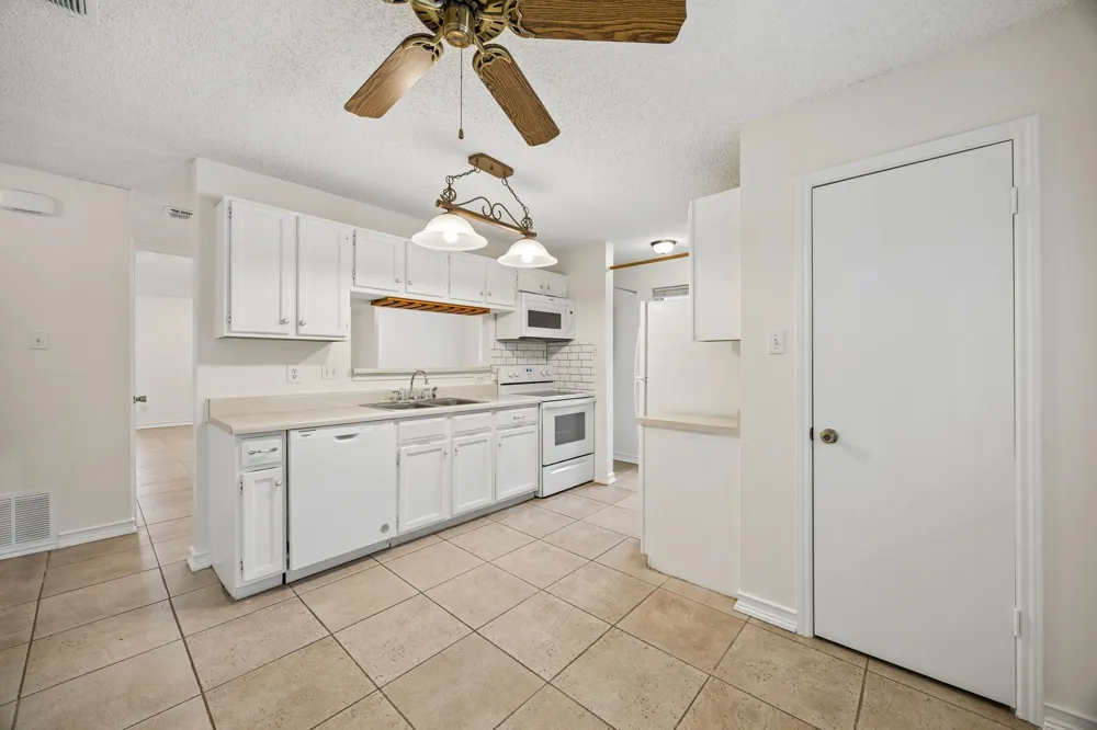 118 E Denton Drive Euless, TX 76039
