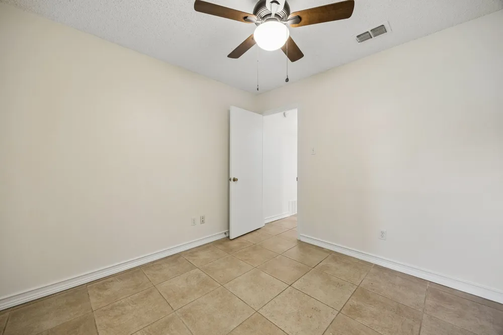 118 E Denton Drive Euless, TX 76039