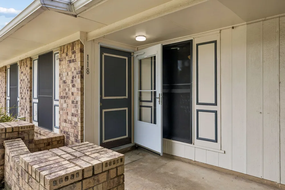 118 E Denton Drive Euless, TX 76039