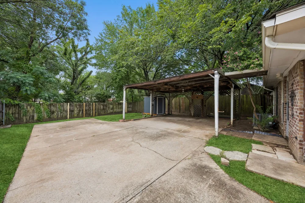 118 E Denton Drive Euless, TX 76039
