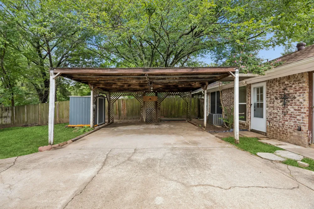 118 E Denton Drive Euless, TX 76039