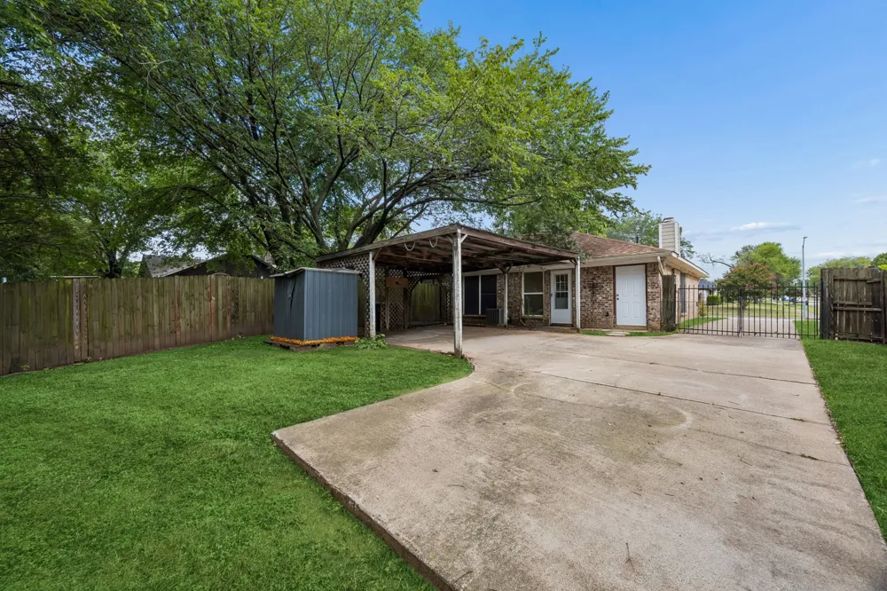 118 E Denton Drive Euless, TX 76039