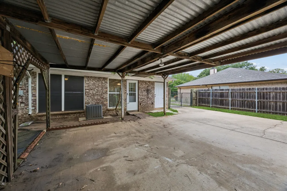 118 E Denton Drive Euless, TX 76039