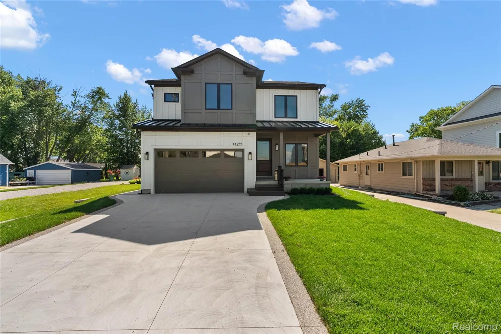 41255 Conger Bay Drive Harrison Charter Township, MI 48045