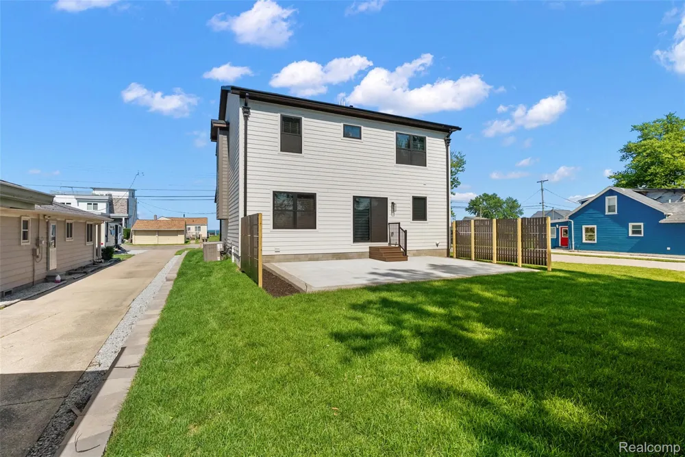 41255 Conger Bay Drive Harrison Charter Township, MI 48045