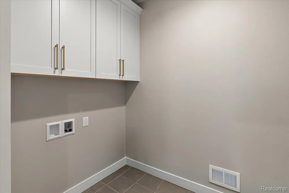 41255 Conger Bay Drive Harrison Charter Township, MI 48045