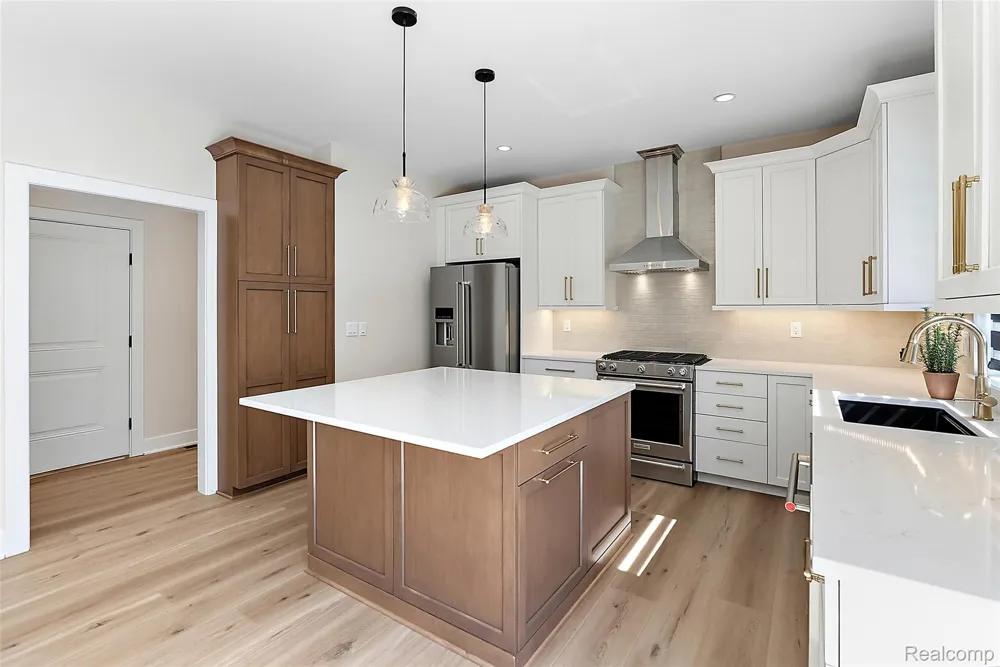 41255 Conger Bay Drive Harrison Charter Township, MI 48045