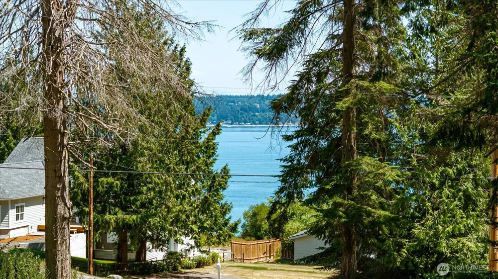 2458 North Bluff Rd Greenbank, WA 98253