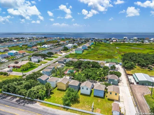 4212 HIGHWAY 35 S Rockport, TX 78382