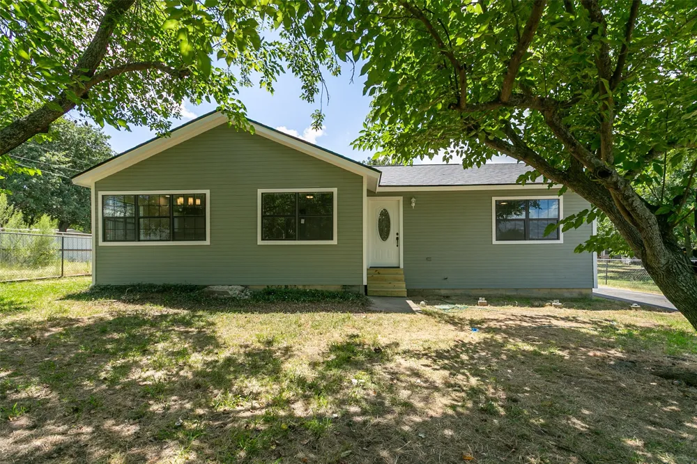 1346 S Reno Road Reno, TX 76082