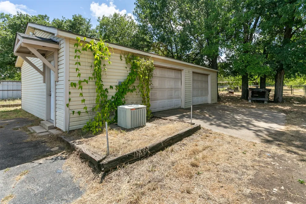 1346 S Reno Road Reno, TX 76082