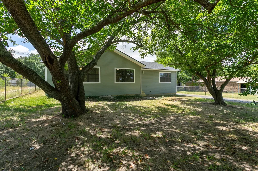 1346 S Reno Road Reno, TX 76082
