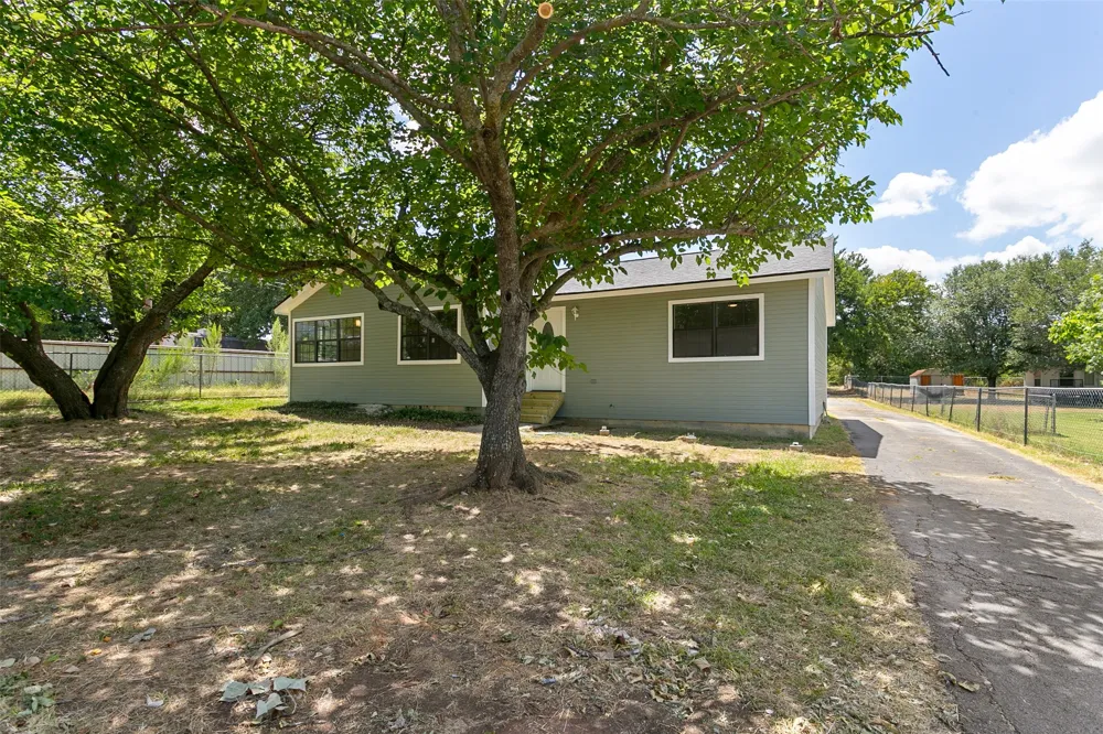 1346 S Reno Road Reno, TX 76082