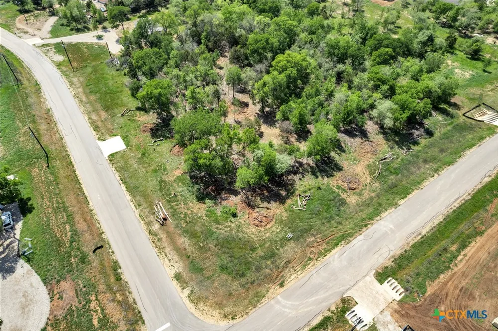 112 Empire Street Elgin, TX 78621