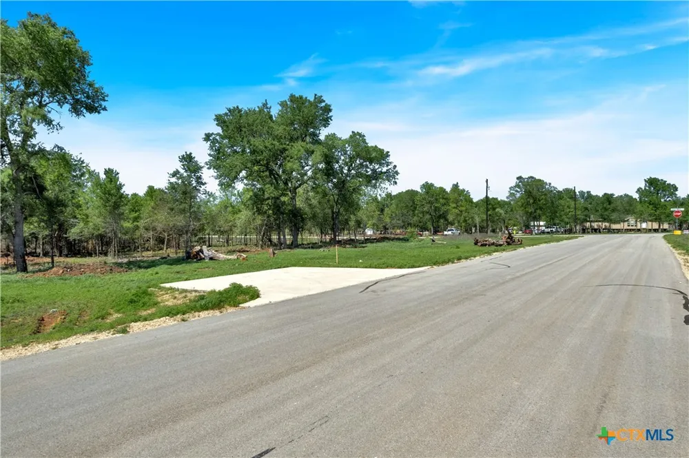 112 Empire Street Elgin, TX 78621