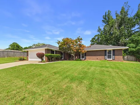 913 Lismore Drive