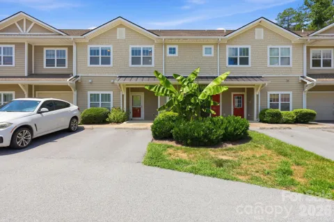 123 Foxden Drive #202