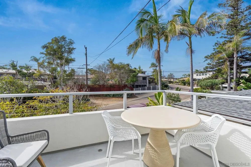 438 La Mesa Ave Encinitas, CA 92024