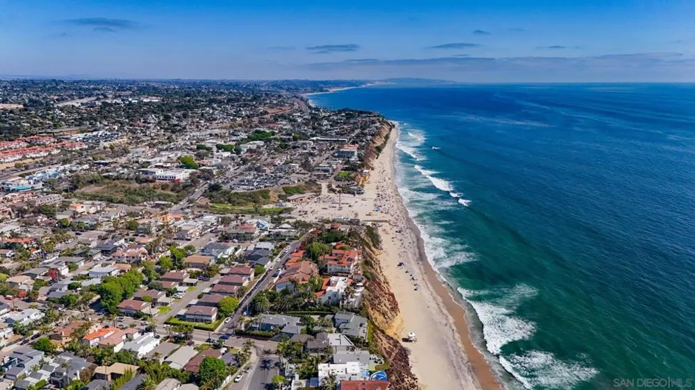 438 La Mesa Ave Encinitas, CA 92024