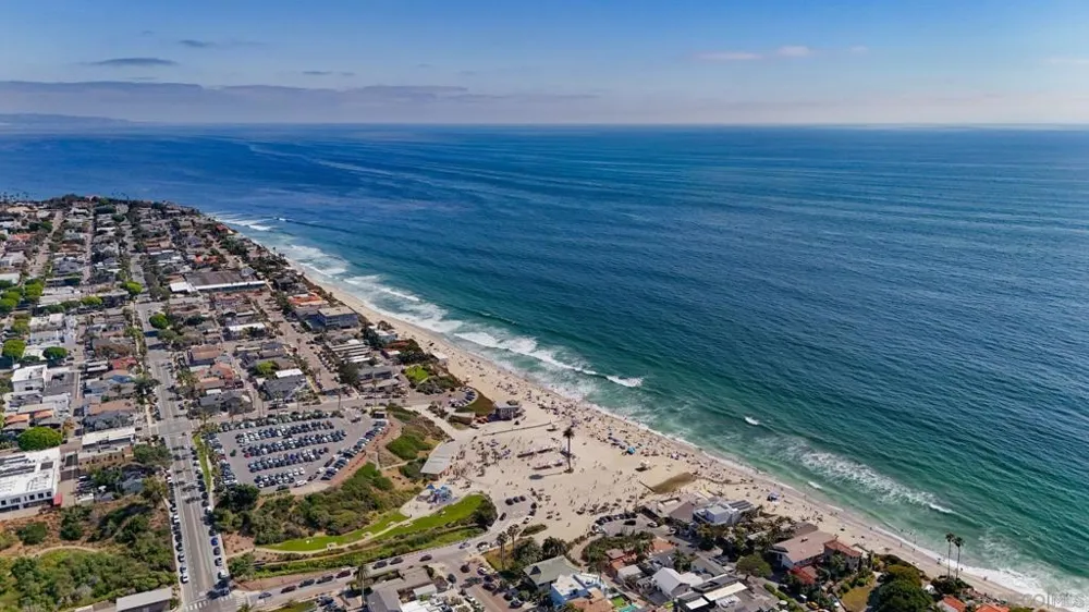 438 La Mesa Ave Encinitas, CA 92024