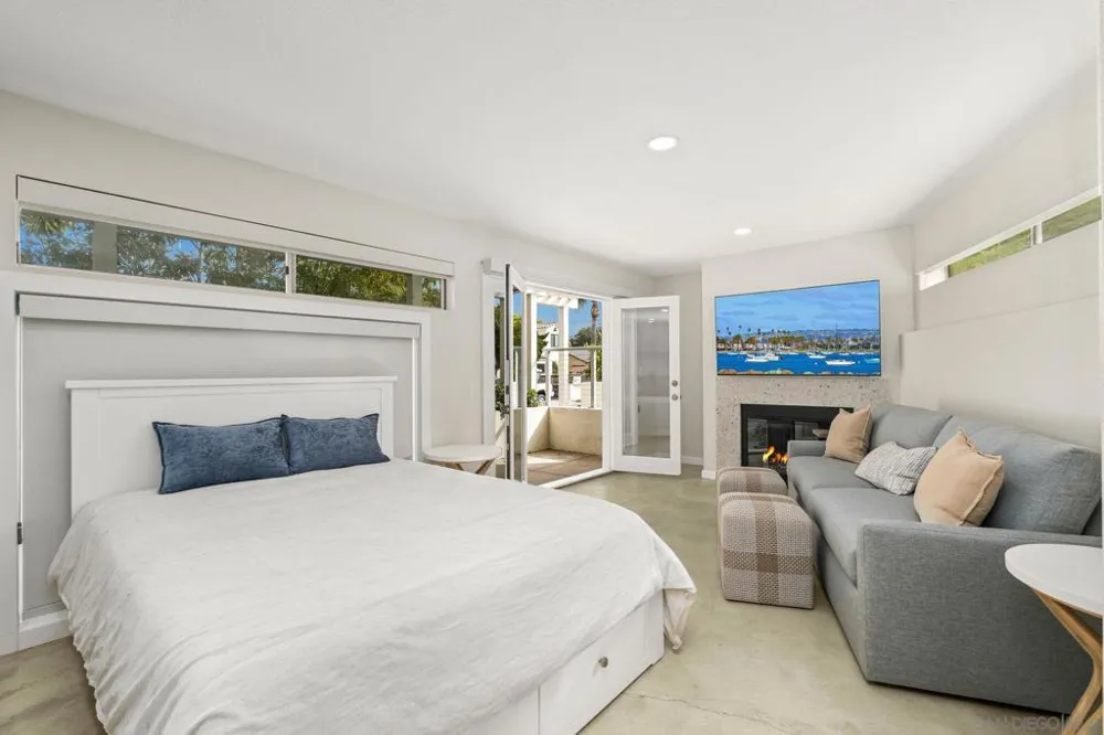 438 La Mesa Ave Encinitas, CA 92024