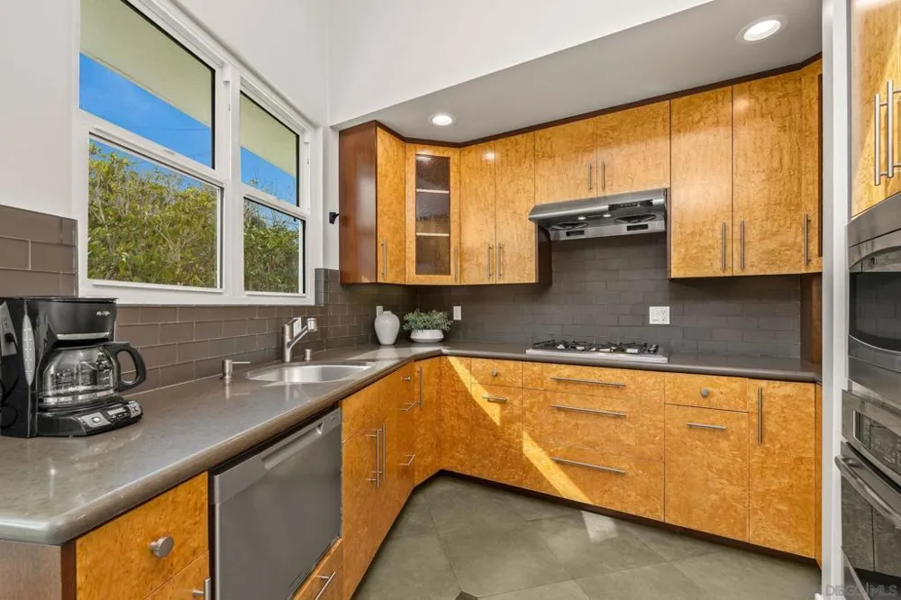 438 La Mesa Ave Encinitas, CA 92024