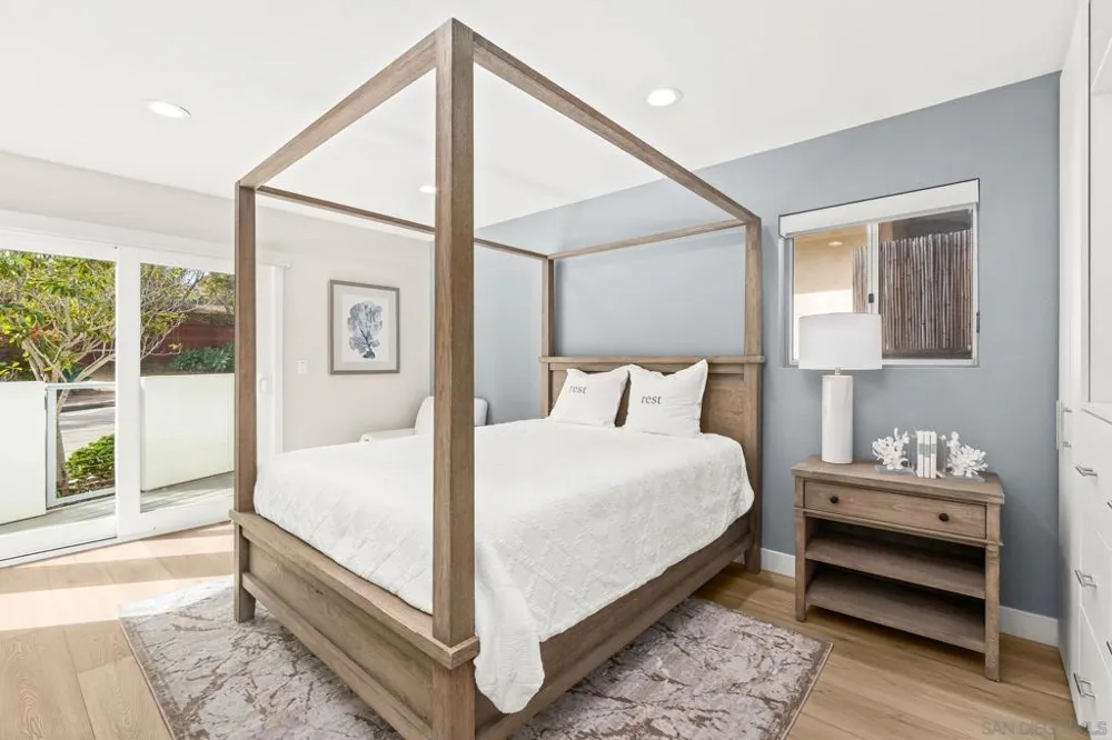 438 La Mesa Ave Encinitas, CA 92024