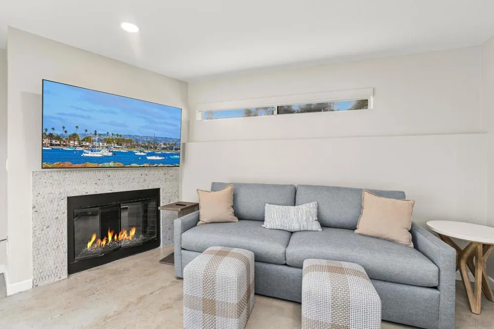 438 La Mesa Ave Encinitas, CA 92024