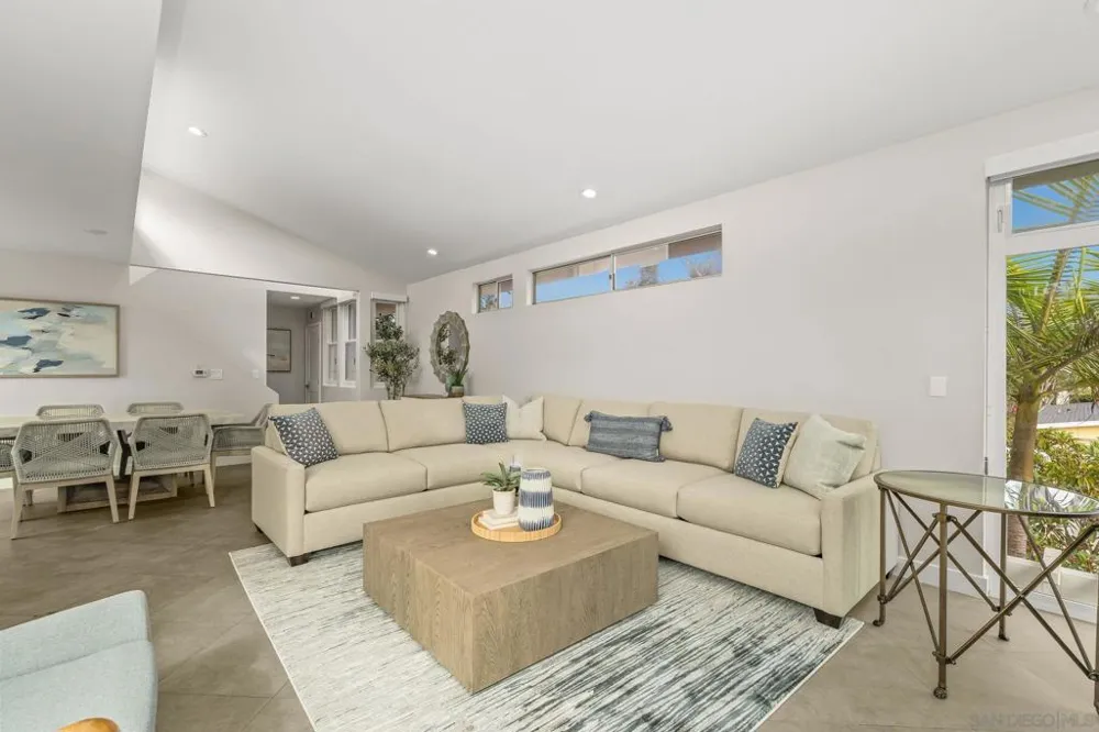 438 La Mesa Ave Encinitas, CA 92024