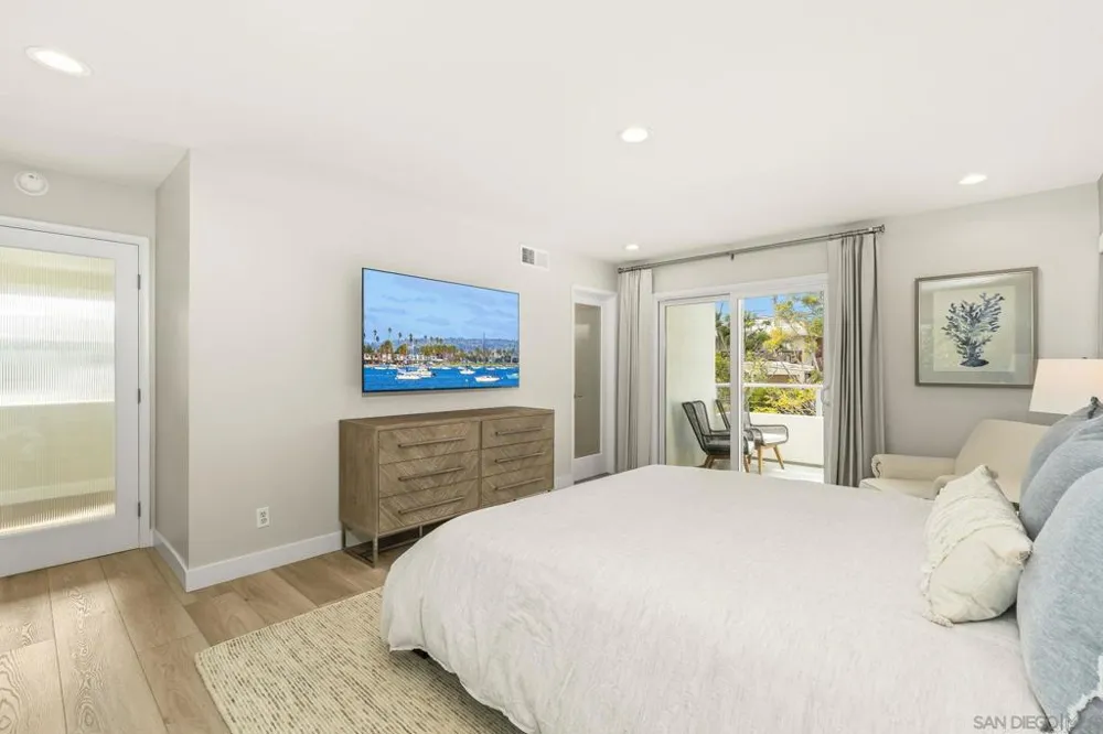 438 La Mesa Ave Encinitas, CA 92024