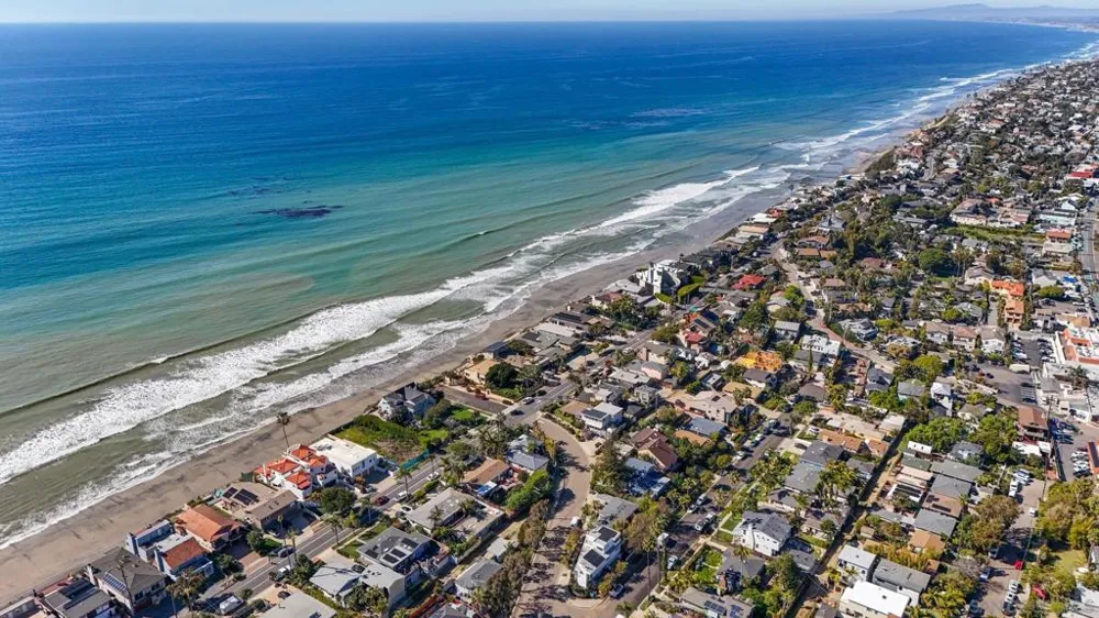 438 La Mesa Ave Encinitas, CA 92024