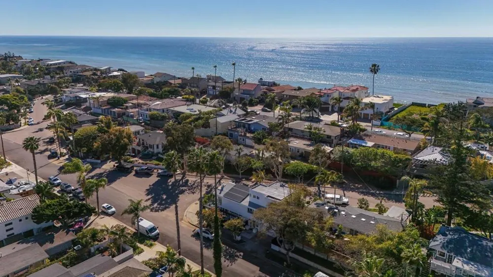 438 La Mesa Ave Encinitas, CA 92024