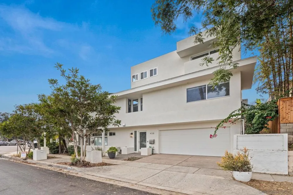 438 La Mesa Ave Encinitas, CA 92024