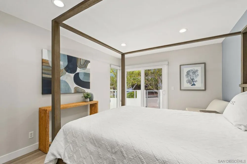 438 La Mesa Ave Encinitas, CA 92024