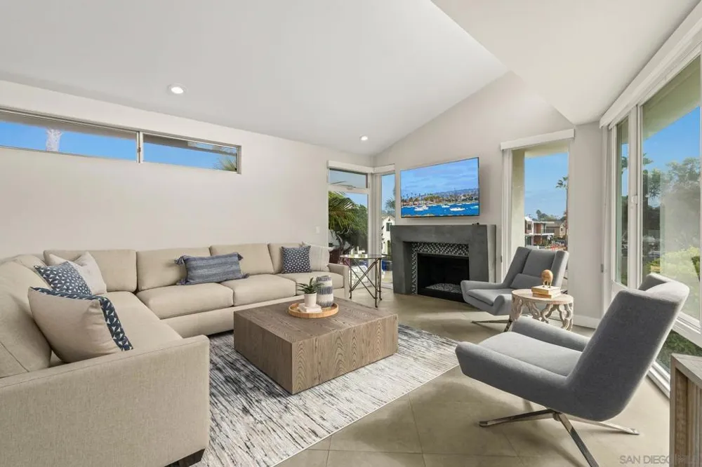 438 La Mesa Ave Encinitas, CA 92024