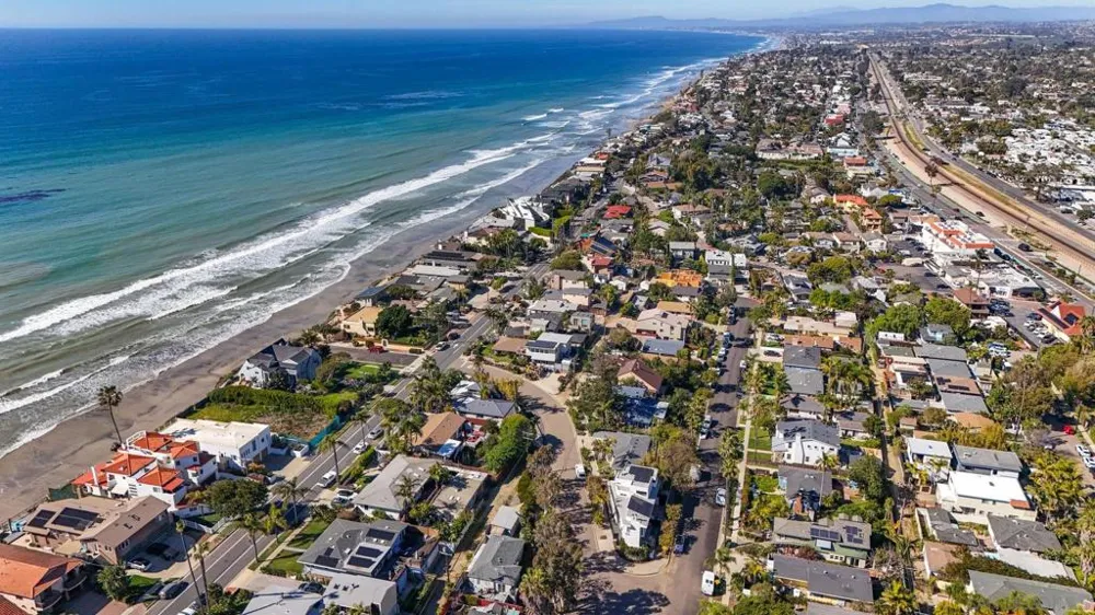 438 La Mesa Ave Encinitas, CA 92024