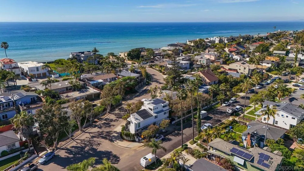 438 La Mesa Ave Encinitas, CA 92024