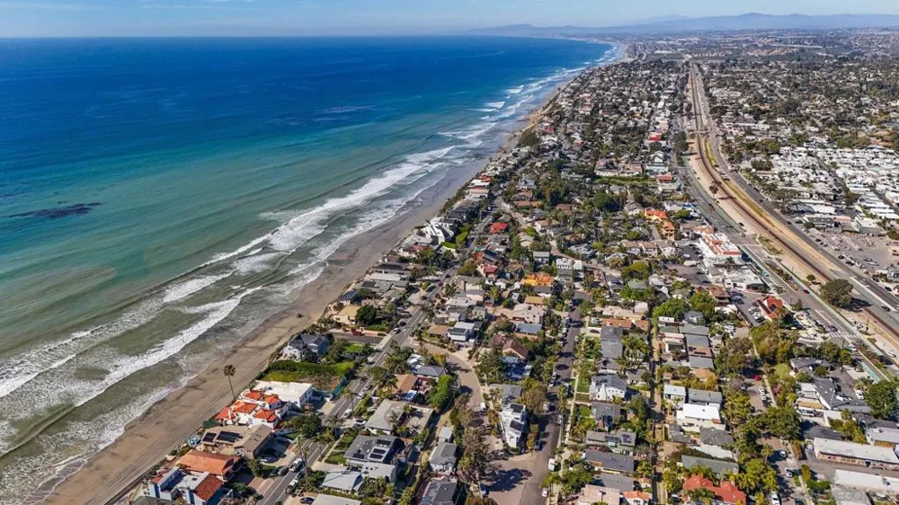 438 La Mesa Ave Encinitas, CA 92024