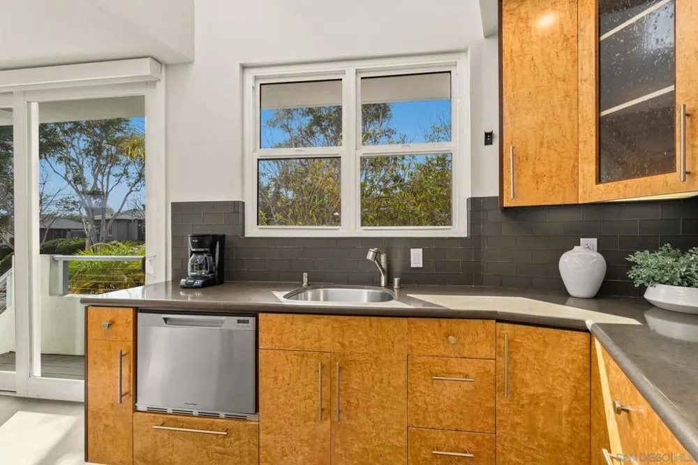 438 La Mesa Ave Encinitas, CA 92024